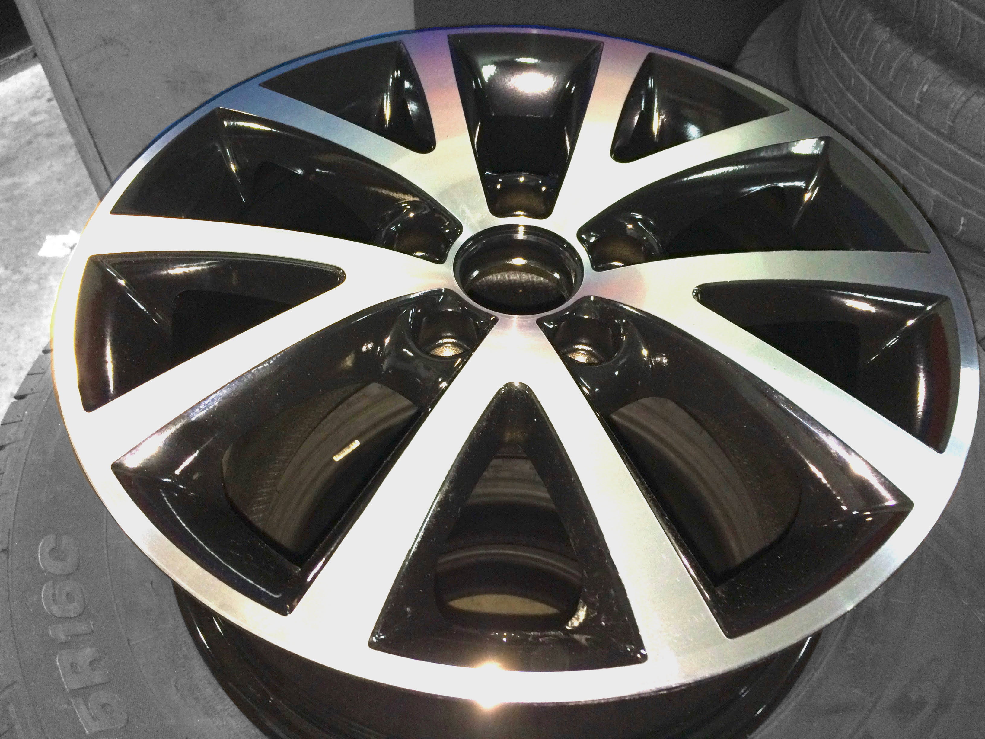 Rigenerazione Cerchi Diamantatura su cerchio Volkswagen Golf Seattle - Rigenera Ruote