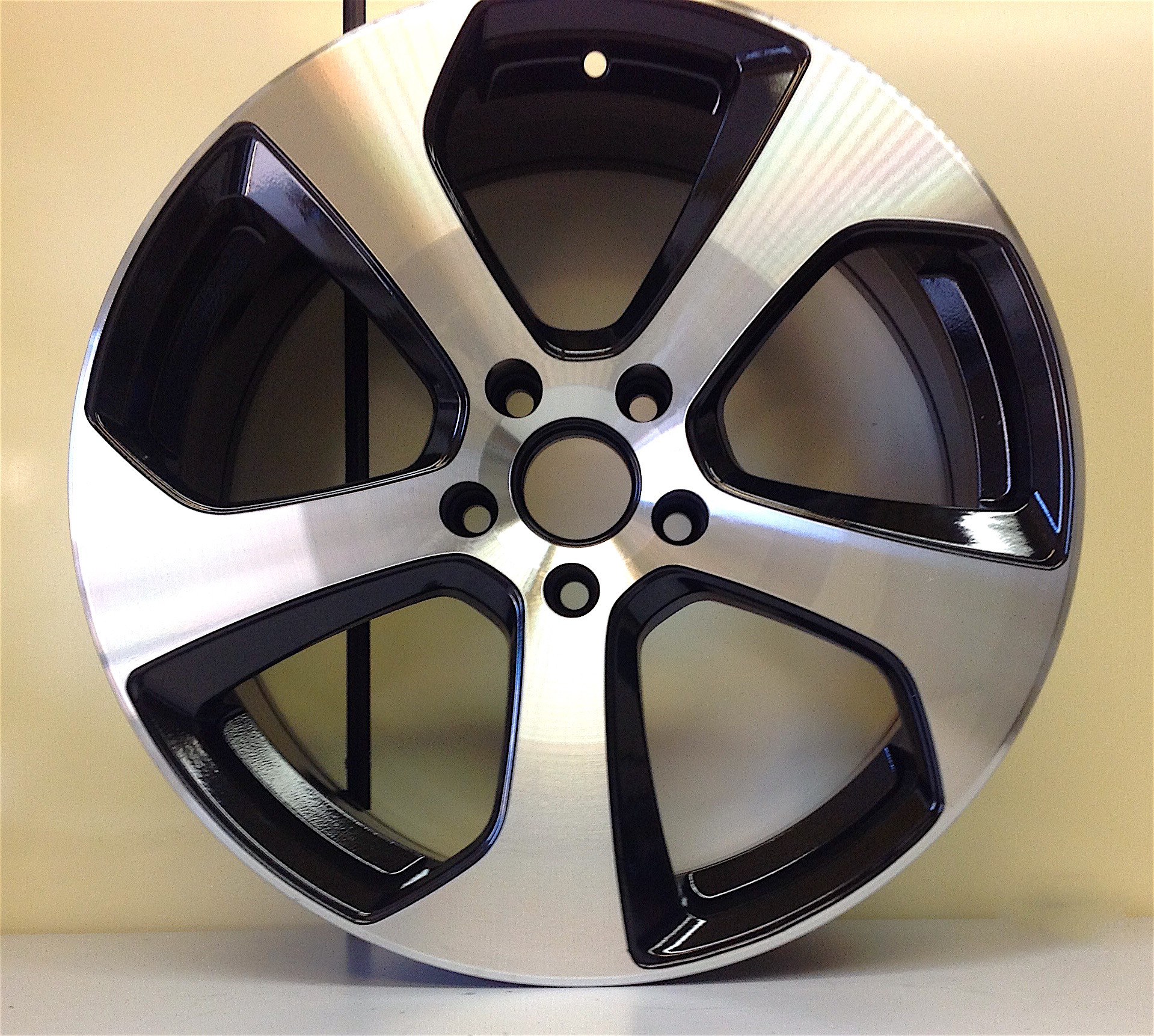 Rigenerazione Cerchi Riparazione cerchio VW Golf 7 Diamantato - Rigenera Ruote