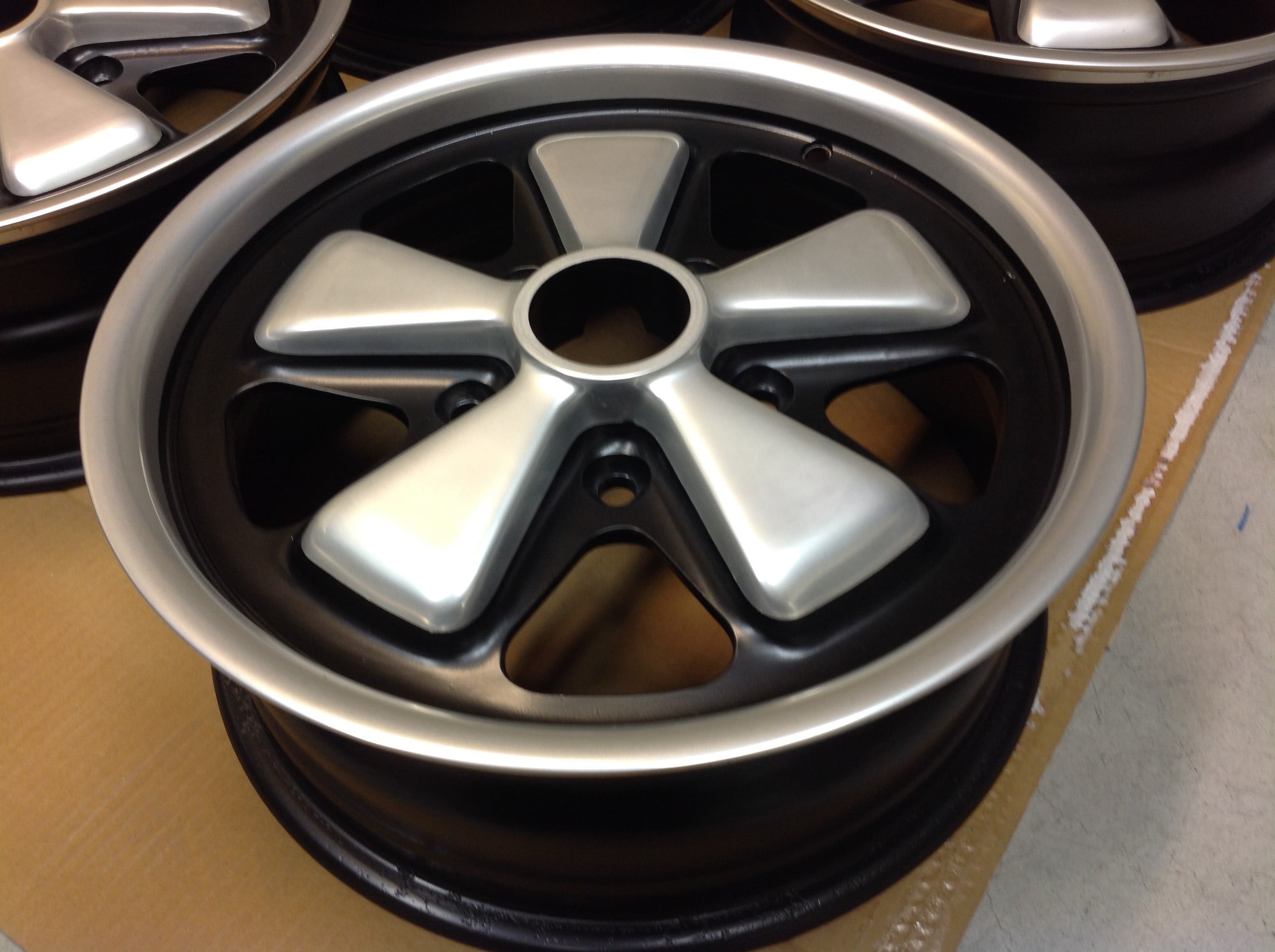 Rigenerazione Cerchi Restauro cerchi Porsche Fuchs - Rigenera Ruote