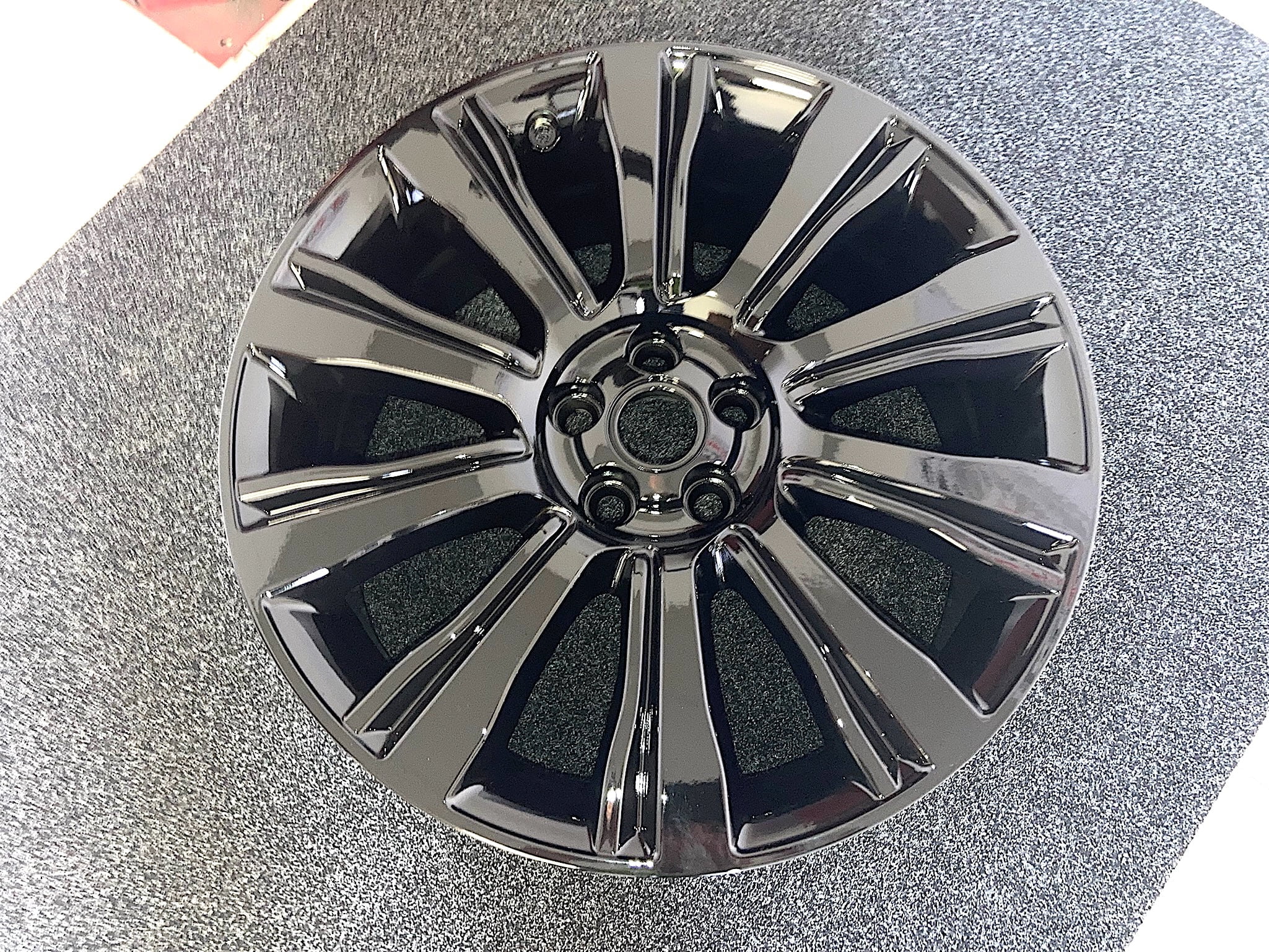 Rigenerazione Cerchi Verniciatura cerchi Range Rover Evoque nero lucido - Rigenera Ruote