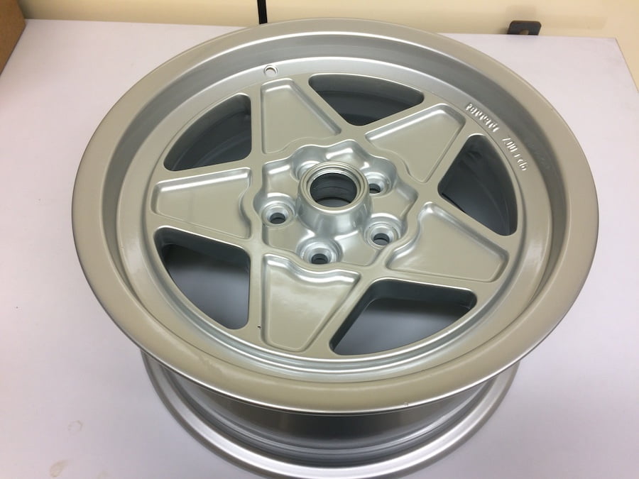 Rigenerazione Cerchi Riparazione cerchio Ferrari 208 in Magnesio - Rigenera Ruote