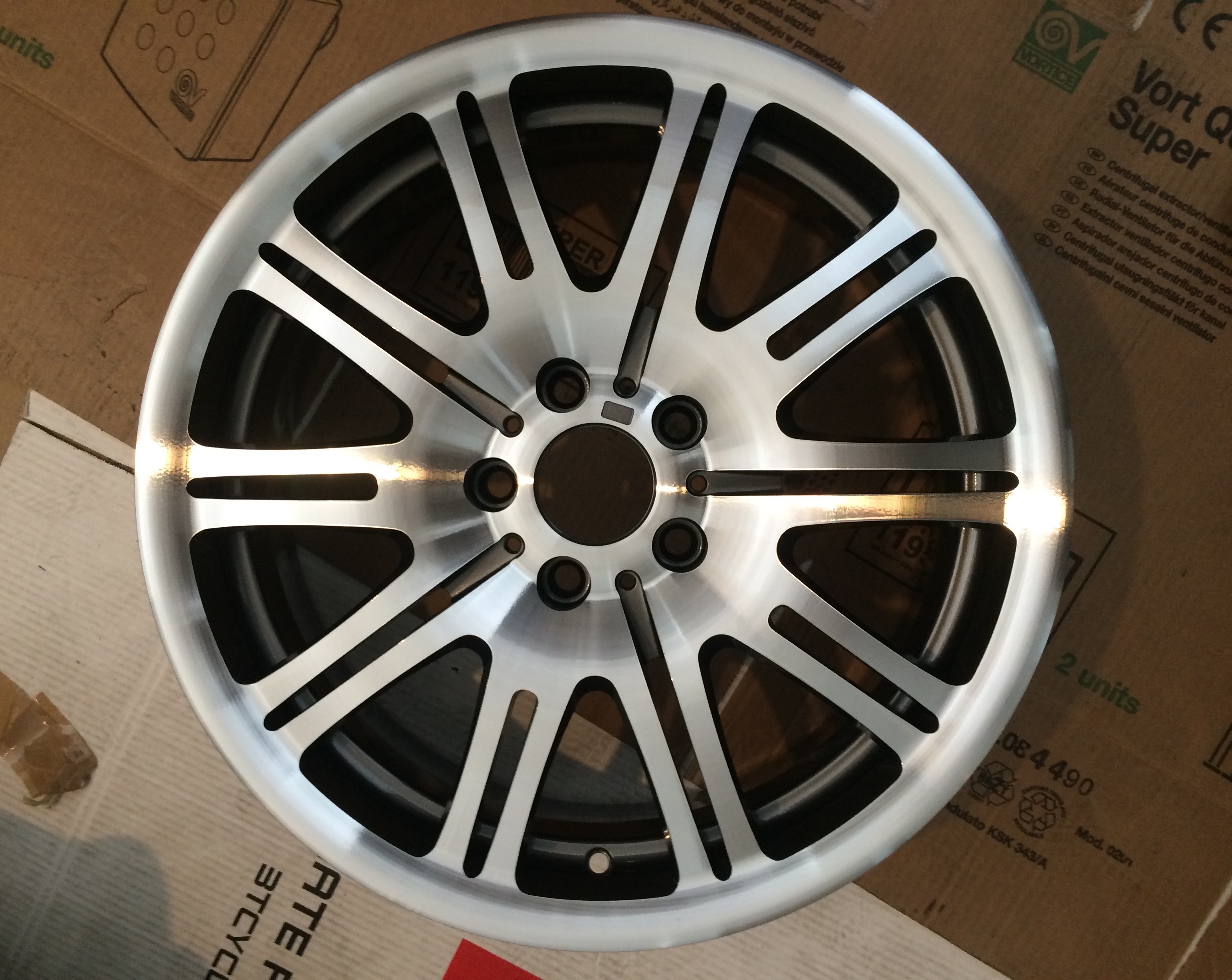 Cerchi BMW M3 rimessi a nuovo - Dettaglio 2