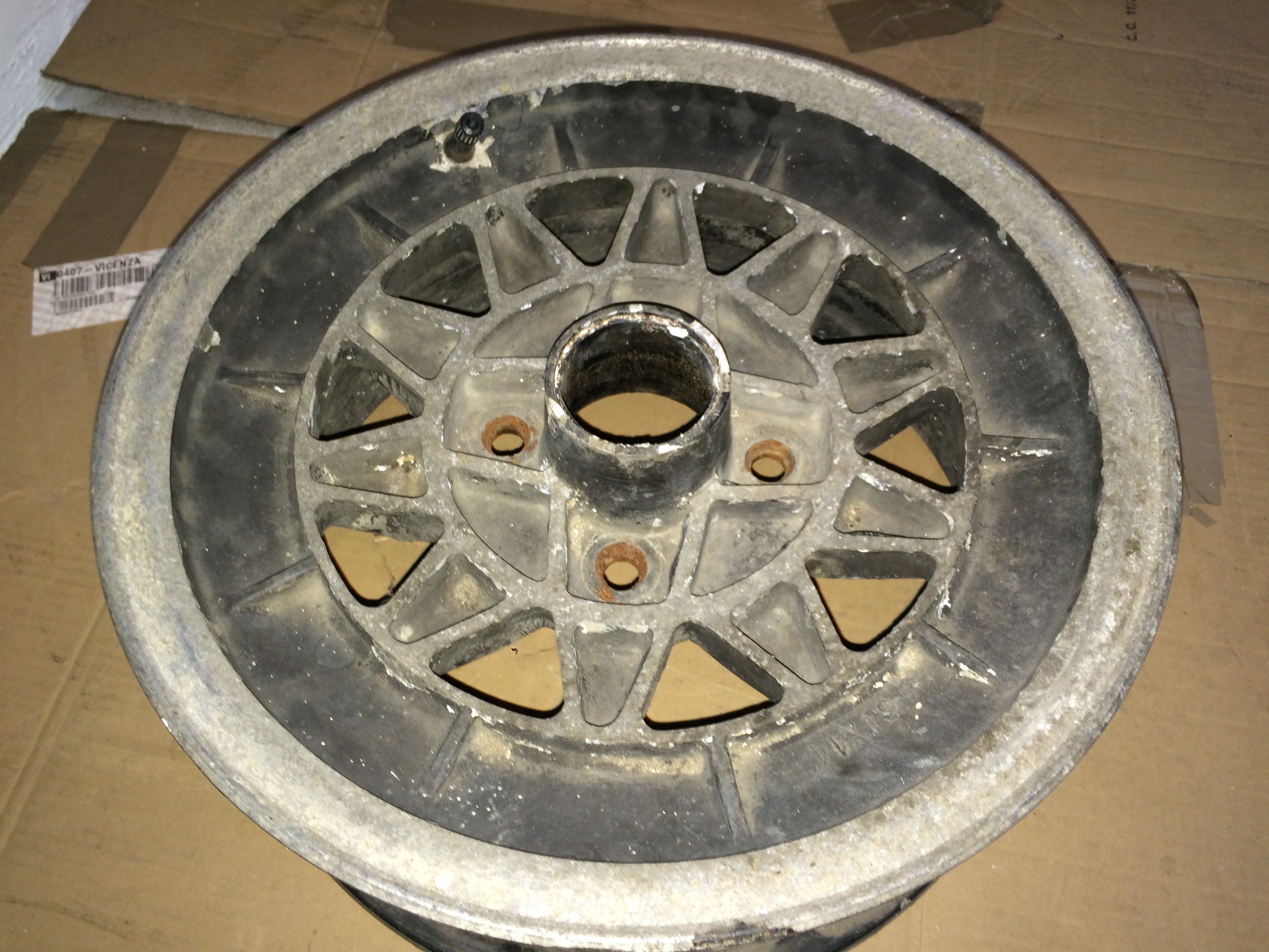 Restauro cerchi Alfa Romeo - Dettaglio 4